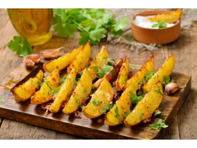 Картошка по-деревенски с чесноком и зеленью