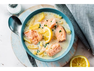 Молочный суп с красной рыбой и картофелем