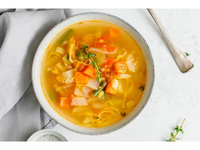 Куриный суп с куркумой и замороженными овощами