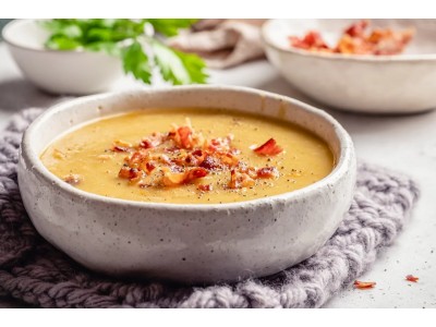 Гороховый суп с жареным беконом