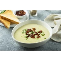Молочный крем-суп со спаржей, картофелем и беконом