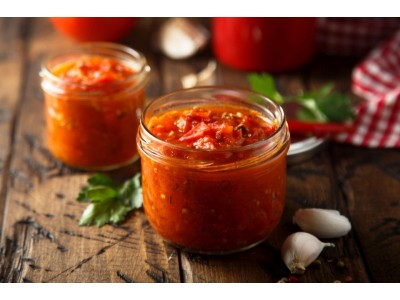 Острый соус из помидоров, болгарского и кайенского перца