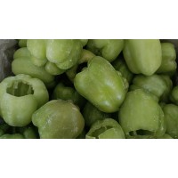 Перец, фаршированный мясом и рисом в томатно-сметанном соусе