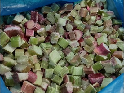 Крамбл с ревенем и клубникой Крамбл с ревенем и клубникой