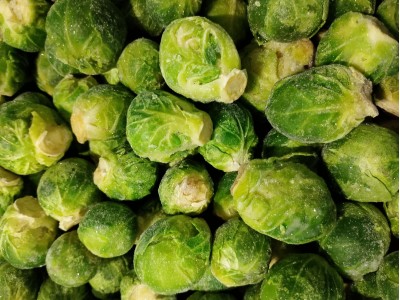 Запеченная брюссельская капуста с беконом и бальзамиком