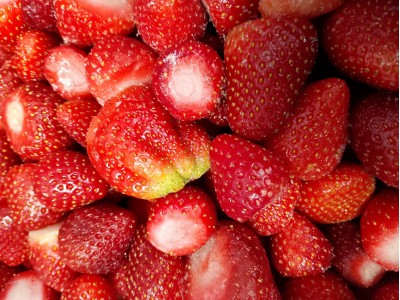 Куриные грудки в кисло-сладком соусе с клубникой и базиликом Куриные грудки в кисло-сладком соусе с клубникой и базиликом