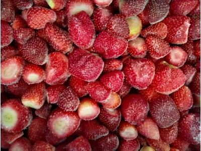 Острые “Клубничные тартаре” с бальзамическим пеплом и базиликом Острые “Клубничные тартаре” с бальзамическим пеплом и базиликом