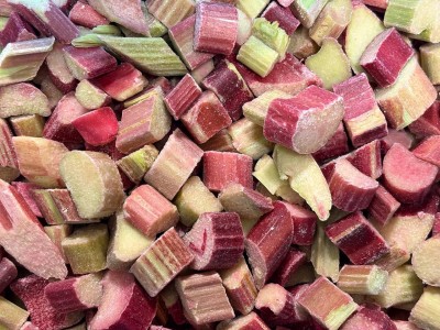 Творожно-манная запеканка с ревенем