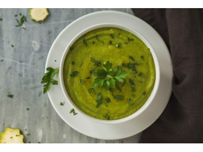 Суп-пюре со шпинатом, цукини и зеленью